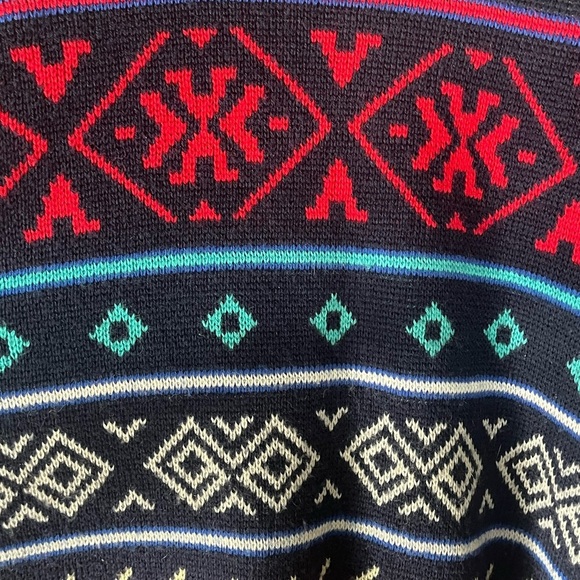 Vintage Wool Blend Sweater – Navy & Red Geometric Knit, 90s Cozy Classic - Picture 6 of 6